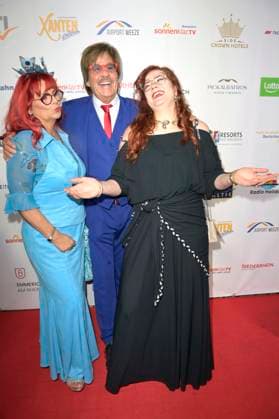 Jörg Draeger with wife Petra Draeger and daughter Cinzia Paulina Draeger at the award ceremony of the Golden Sun 2023 during the Sonnenklar TV Gala in Wunderland Kalkar Kalkar, 22 04 2023 Foto:xF.xKernx xFuturexImage