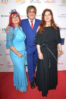 Jörg Draeger with wife Petra Draeger and daughter Cinzia Paulina Draeger at the award ceremony of the Golden Sun 2023 during the Sonnenklar TV Gala in Wunderland Kalkar Kalkar, 22 04 2023 Foto:xF.xKernx xFuturexImage