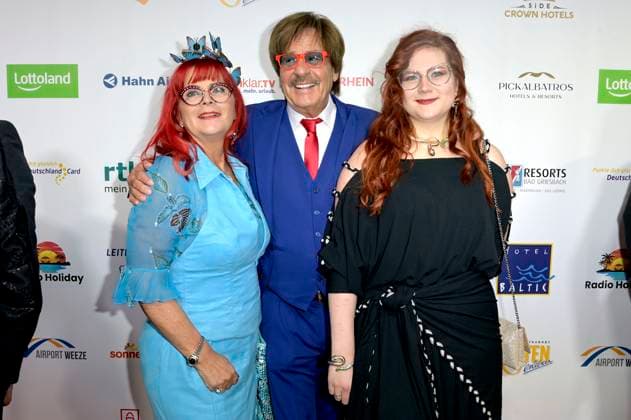Jörg Draeger with wife Petra Draeger and daughter Cinzia Paulina Draeger at the award ceremony of the Golden Sun 2023 during the Sonnenklar TV Gala in Wunderland Kalkar Kalkar, 22 04 2023 Foto:xF.xKernx xFuturexImage