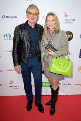 Markus Mörl with wife Yvonne König at the award ceremony of the Golden Sun 2023 during the Sonnenklar TV Gala in Wunderland Kalkar Kalkar, 22 04 2023 Foto:xF.xKernx xFuturexImage