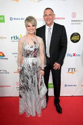 Linda Feller with husband Andreas Schmid at the award ceremony of the Golden Sun 2023 during the Sonnenklar TV Gala in Wunderland Kalkar Kalkar, 22 04 2023 Foto:xF.xKernx xFuturexImage