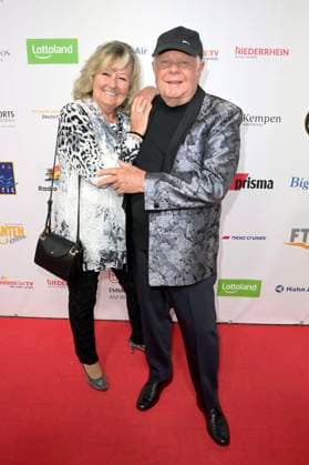 Graham Bonney with wife Iris at the award ceremony of the Golden Sun 2023 during the Sonnenklar TV Gala in Wunderland Kalkar Kalkar, 22 04 2023 Foto:xF.xKernx xFuturexImage