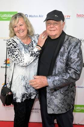 Graham Bonney with wife Iris at the award ceremony of the Golden Sun 2023 during the Sonnenklar TV Gala in Wunderland Kalkar Kalkar, 22 04 2023 Foto:xF.xKernx xFuturexImage