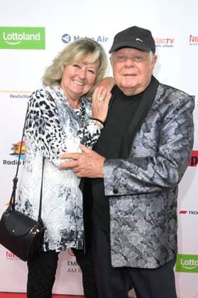 Graham Bonney with wife Iris at the award ceremony of the Golden Sun 2023 during the Sonnenklar TV Gala in Wunderland Kalkar Kalkar, 22 04 2023 Foto:xF.xKernx xFuturexImage