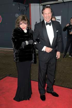 Joan Collins with husband Percy Gibson at the Golden Sun 2023 award ceremony during the Sonnenklar TV Gala at Wunderland Kalkar Kalkar, 22 04 2023 Foto:xF.xKernx xFuturexImage