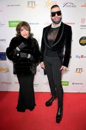 Joan Collins and Harald Glööckler at the award ceremony of the Golden Sun 2023 during the Sonnenklar TV Gala in Wunderland Kalkar Kalkar, 22 04 2023 Foto:xF.xKernx xFuturexImage