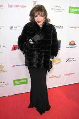 Joan Collins at the award ceremony of the Golden Sun 2023 during the Sonnenklar TV Gala in Wunderland Kalkar Kalkar, 22 04 2023 Foto:xF.xKernx xFuturexImage