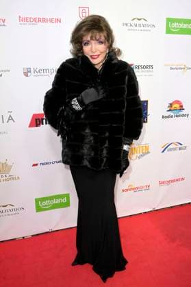 Joan Collins at the award ceremony of the Golden Sun 2023 during the Sonnenklar TV Gala in Wunderland Kalkar Kalkar, 22 04 2023 Foto:xF.xKernx xFuturexImage