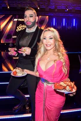 Harald Glööckler and Dolly Buster at the award ceremony of the Golden Sun 2023 during the Sonnenklar TV Gala in Wunderland Kalkar Kalkar, 22 04 2023 Foto:xF.xKernx xFuturexImage