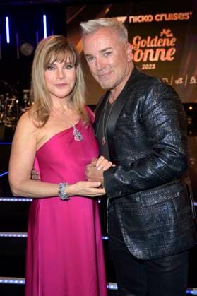 Deborah Sasson and Uwe Kroeger at the award ceremony of the Golden Sun 2023 during the Sonnenklar TV Gala in Wunderland Kalkar Kalkar, 22 04 2023 Foto:xF.xKernx xFuturexImage