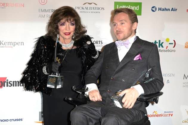 Joan Collins and Samuel Koch at the award ceremony of the Golden Sun 2023 during the Sonnenklar TV Gala in Wunderland Kalkar Kalkar, 22 04 2023 Foto:xF.xKernx xFuturexImage