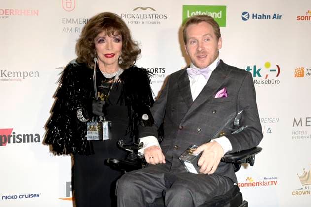 Joan Collins and Samuel Koch at the award ceremony of the Golden Sun 2023 during the Sonnenklar TV Gala in Wunderland Kalkar Kalkar, 22 04 2023 Foto:xF.xKernx xFuturexImage