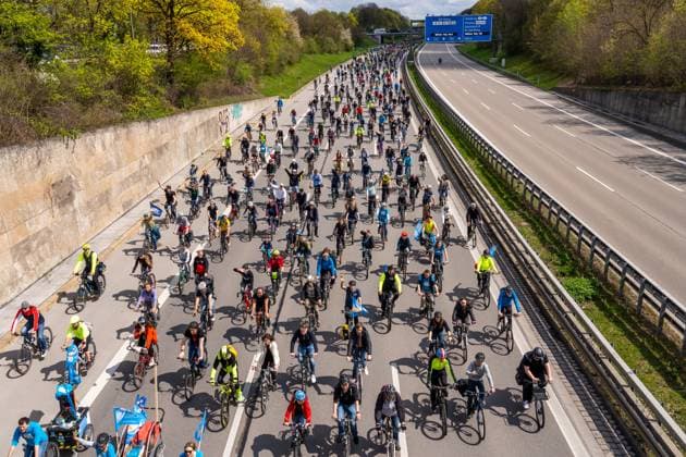 Rad Sternfahrt of the ADFC, section over the freeway A96, Munich, 23 April 2023 Germany, Munich, 23 April 2023, big Rad Sternfahrt of the ADFC, here on the closed freeway A 96 near Munich