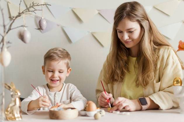 Smiling mother and son decorating Easter eggs at home model released, Symbolfoto property released, ONAF00444