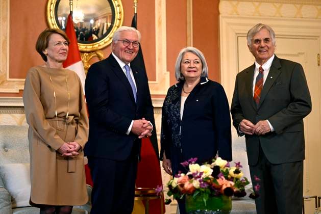News Themen der Woche KW16 April 23, 2023, Ottawa, ON, CAN: Governor General of Canada Mary Simon and her husband Whit Fraser, right, meet with President of the Federal Republic of Germany Frank-Walter Steinmeier, second from left, and his wife Elke BoÂ¼denbender at Rideau Hall in Ottawa on Sunday, April 23, 2023. Ottawa CAN  - ZUMAc35_ 20230423_zaf_c35_002 Copyright: xJustinxTangx