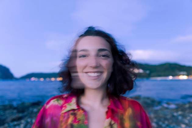 Happy young woman on beach at dusk model released, Symbolfoto property released, PNAF05200
