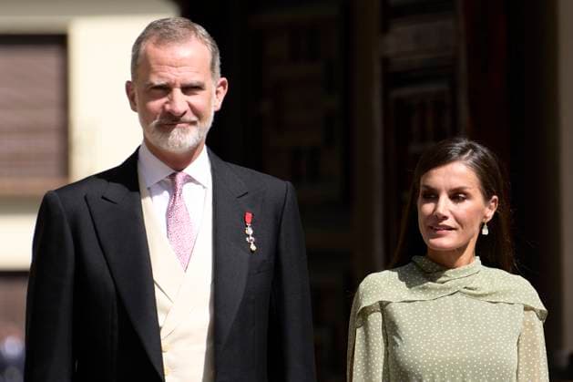 Entertainment Bilder des Tages 24-04-2023 Madrid Queen Letizia and King Felipe arriving for the presentation of the Miguel de Cervantes literature prize in the Spanish language 2022 to Rafael Cadenas at the university of Alcala de Henares in Madrid. No Spain Â  Copyright: xPPEx