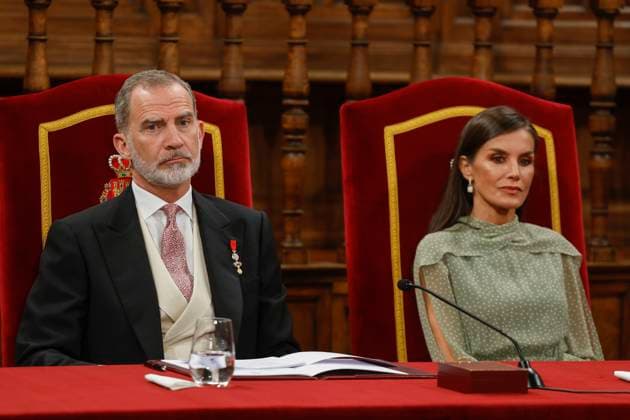 Spanish King Felipe VI (L) and Queen Letizia (R) during the deliver act of the Cervantes Award to Venezuelan poet Rafael Cadenas (not at the image) held in Alcala de Henares, Madrid, Spain on 24 April 2023. The Cervantes Award is the biggest prize in Spanish language. Venezuelan poet Rafael Cadenas receives the Cervantes Award !ACHTUNG: NUR REDAKTIONELLE NUTZUNG!  Copyright: xBallesterosx GRAF4629 20230424-9d7396a47fc28dd59cb8afe13824357bb15459bd
