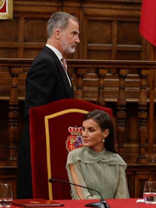 Spanish King Felipe VI (back) and Queen Letizia (frent) during the delivering act of Cervantes Award to Venezuelan poet Rafael Cadenas (not at the image) held in Alcala de Henares, Madrid, Spain on 24 April 2023. The Cervantes Award is the biggest prize in Spanish language. Venezuelan poet Rafael Cadenas receives the Cervantes Award !ACHTUNG: NUR REDAKTIONELLE NUTZUNG!  Copyright: xBallesterosx GRAF4696 20230424-ecf50c6a87c6662497473654e4f4d5c9d6b948ca