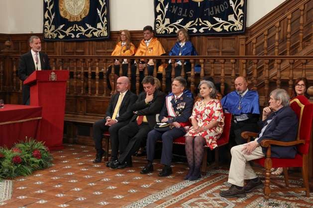 Spanish King Felipe VI (L) gives a speech during the delivering act of Cervantes Award to Venezuelan poet Rafael Cadenas (R) held in Alcala de Henares, Madrid, Spain on 24 April 2023. The Cervantes Award is the biggest prize in Spanish language. Venezuelan poet Rafael Cadenas receives the Cervantes Award !ACHTUNG: NUR REDAKTIONELLE NUTZUNG!  Copyright: xBallesterosx GRAF4701 20230424-013973e665dcd4b0ae207c7fe12a9628eec0a51a