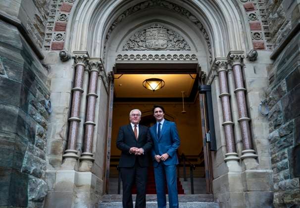 April 24, 2023, Ottawa, ON, CAN: Canada s Prime Minister Justin Trudeau greets President of the Federal Republic of Germany Frank-Walter Steinmeier, on Parliament Hill in Ottawa, on Monday, April 24, 2023. Ottawa CAN  - ZUMAc35_ 20230424_zaf_c35_004 Copyright: xJustinxTangx
