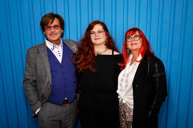 TV presenter Jörg Draeger Go all out with daughter Cinzia Paulina Draeger and wife Petra Draeger r at the election for the Golden Bloggers 2023 at the Rudas Club Düsseldorf, 24 04 2023 NRW Germany Copyright: xChristophxHardtx