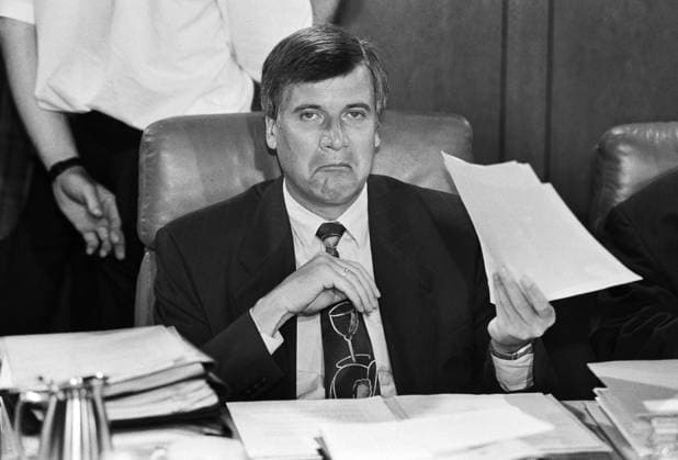 Deutschland, Bonn, 27.08.1992 Archiv.: 36-08-29 Sitzung des Bundeskabinetts Foto: Horst Seehofer, Bundesgesundheitsminister Sitzung des Bundeskabinetts *** Germany, Bonn, 27 08 1992 Archive 36 08 29 Meeting of the Federal Cabinet Photo Horst Seehofer, Federal Minister of Health Meeting of the Federal Cabinet