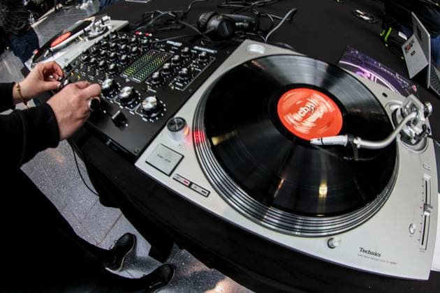 Messe Frankfurt am Main, 25 04 2023 music fair ProLight and Sound 2023 v l , symbol photo, symbol image the record is back, DJ, disco, record player Copyright: JoaquimxFerreira