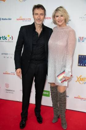 Guido BROSCHEIT, actor, with Barbara KLEIN, red carpet, red carpet show, arrival, arrival, The Golden Sun 2023, on 22 04 2023 at Wunderland Kalkar,