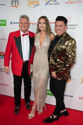 Matthias MANGIAPANE and Hubert FELLA, TV actors, with Natascha Jasmin BELL, TV actress, red carpet, red carpet show, arrival, The Golden Sun 2023, on 22 04 2023 in Wunderland Kalkar,
