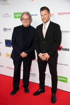 f l Holm DRESSLER, director, Kristijan SCHELLINGER, managing director sonnenklar tv, red carpet, red carpet show, arrival, The Golden Sun 2023, on 22 04 2023 in Wunderland Kalkar,