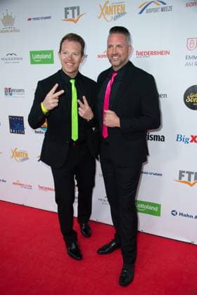 Thomas Tom REESE and Andreas Andi ROBITZKY, Saenger, singing duo Neon, red carpet, red carpet show, arrival, arrival, The Golden Sun 2023, on 22 04 2023 in Wunderland Kalkar,
