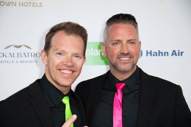 Thomas Tom REESE and Andreas Andi ROBITZKY, Saenger, singing duo Neon, red carpet, red carpet show, arrival, arrival, The Golden Sun 2023, on 22 04 2023 in Wunderland Kalkar,