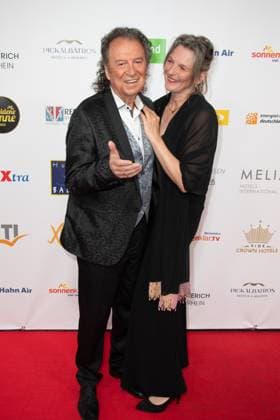 Chris ANDREWS, singer and wife Alexandra, red carpet, red carpet show, arrival, arrival, The Golden Sun 2023, on 22 04 2023 at Wunderland Kalkar,