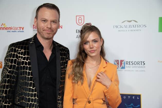 Marie WEGENER, singer Christian EHRLICH, red carpet, red carpet show, arrival, arrival, The Golden Sun 2023, on 22 04 2023 in Wunderland Kalkar,