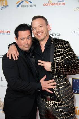 v l Sam EISENSTEIN, actor, Christian EHRLICH red carpet, red carpet show, arrival, arrival, The Golden Sun 2023, on 22 04 2023 at Wunderland Kalkar,