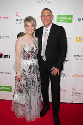 Linda FELLER, singer, and husband Andreas SCHMIDT, red carpet, red carpet show, arrival, arrival, The Golden Sun 2023, on 22 04 2023 at Wunderland Kalkar,