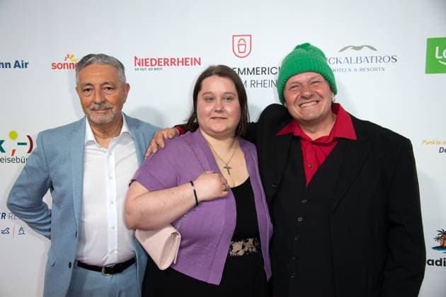 from left Ricky FERNANDES, manager, Manfred Manni LUDOLF, scrap dealer, with wife Iris, red carpet, red carpet show, arrival, The Golden Sun 2023, on 22 04 2023 in Wunderland Kalkar,