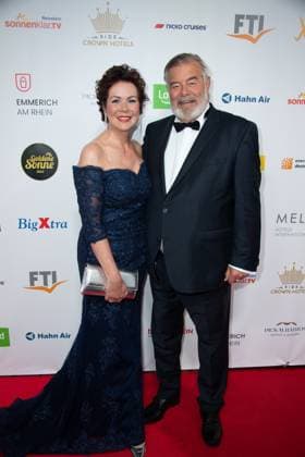 Harry WIJNVOORD, presenter, with wife Iris, red carpet, red carpet show, arrival, arrival, The Golden Sun 2023, on 22 04 2023 at Wunderland Kalkar,