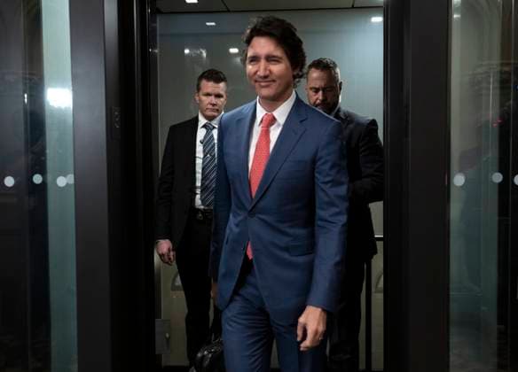 April 25, 2023, Ottawa, ON, Canada: Prime Minister Justin Trudeau steps off an elevators as he makes his way to his office before a meeting of the cabinet on Parliament Hill, Tuesday, April 25, 2023 in Ottawa. Ottawa Canada  - ZUMAc35_ 20230425_zaf_c35_016 Copyright: xAdrianxWyldx