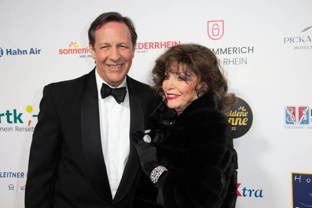 From left, actress Dame Joan COLLINS, with husband Percy GIBSON, red carpet, red carpet show, arrival, The Golden Sun 2023, on 22 04 2023 at Wunderland Kalkar,