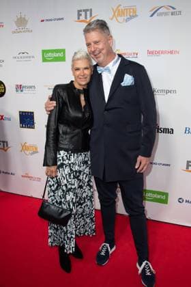 Heiko WASSER, Waßer, presenter, with wife Susanne Red Carpet, Red Carpet Show, arrival, arrival, The Golden Sun 2023, on 22 04 2023 in Wunderland Kalkar,