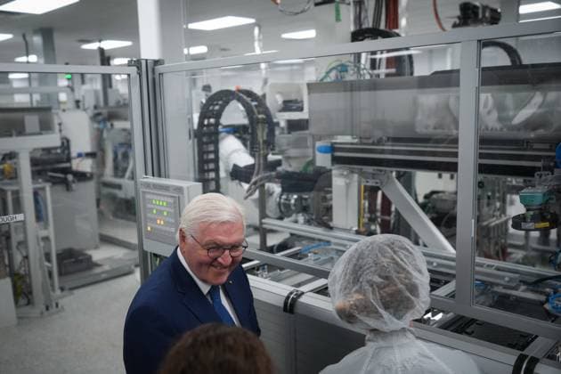 April 25, 2023, BURNABY, BC, CANADA: Germany President Frank-Walter Steinmeier views a production area during a tour of fuel cell stack manufacturer, Cellcentric Canada, in Burnaby, B.C., Tuesday, April 25, 2023. BURNABY CANADA  - ZUMAc35_ 20230425_zaf_c35_057 Copyright: xDarrylxDyckx