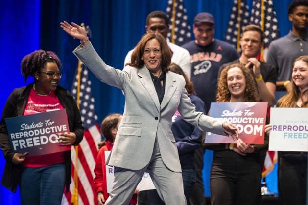 News Themen der Woche KW17 News Bilder des Tages US Vice President Kamala Harris speaks on reproductive rights at Howard University in Washington, DC, on Tuesday, April 25, 2023. Harris s comments come in the wake of numerous court orders restricting abortion access, as most abortions are now banned in 15 states.  WASP20230425201 JIMxLOxSCALZO