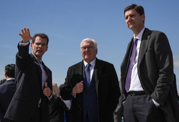 April 25, 2023, VANCOUVER, BC, CANADA: Germany President Frank-Walter Steinmeier, centre, tours the harbour on a boat and views port operations with Robin Silvester, left, President and CEO of the Vancouver Fraser Port Authority, and British Columbia Premier David Eby, right, in Vancouver, on Tuesday, April 25, 2023. VANCOUVER CANADA - ZUMAc35_ 20230425_zaf_c35_129 Copyright: xDarrylxDyckx