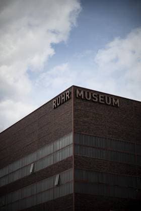 <p>Bergbau trifft Fußball: Austellung von Ruhr-Museum und Fußball-Museum mit diversen Begleitaktionen. Vorgespräch mit Heinrich Theodor Grütter, Direktor des Ruhr-Museums, und Manuel Neukirchner, Direktor des Deutschen Fußballmuseums, in der Ausstellung. Deutschland NRW Essen Copyright: FabianxStrauch