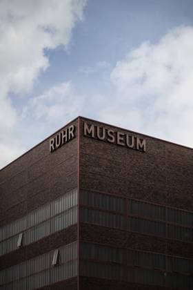 <p>Bergbau trifft Fußball: Austellung von Ruhr-Museum und Fußball-Museum mit diversen Begleitaktionen. Vorgespräch mit Heinrich Theodor Grütter, Direktor des Ruhr-Museums, und Manuel Neukirchner, Direktor des Deutschen Fußballmuseums, in der Ausstellung. Deutschland NRW Essen Copyright: FabianxStrauch