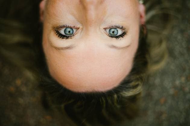 Creative Highlights Symbolbilder Close up of green blue eyes in face of adult woman eye contact Milwaukee, Wisconsin, United States CR_WVNP230316-1153381-01 ,model released, Symbolfoto
