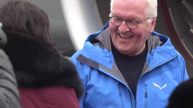 April 26, 2023, Yellowknife, NT, CANADA: German President Frank-Walter Steinmeier, right, has a laugh speaking with someone on the tarmac after arriving in Yellowknife, Wednesday, April 26, 2023. Yellowknife CANADA  - ZUMAc35_ 20230426_zaf_c35_155 Copyright: xEmilyxBlakex