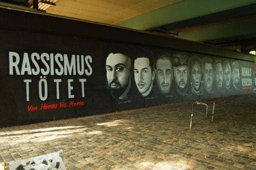 A graffito remembers the victims of the Hanau attack under a bridge at the Main river in Frankfurt, Germany. *** einer graffito remembers der Opfer des der Hanau Angriff unterhalb einer Brücke im der wichtigsten Fluß ÊIn Frankfurt, Deutschland 2916669